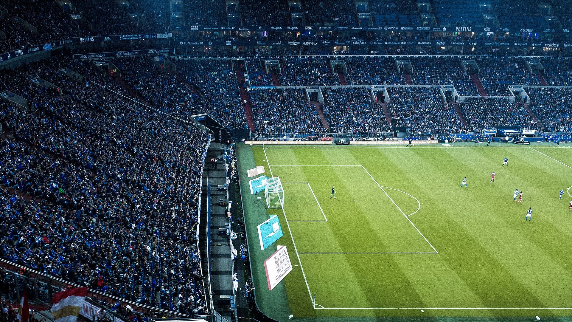 欧洲足球冠军联赛小组赛战局激烈，2020-2021欧洲足球联赛冠军